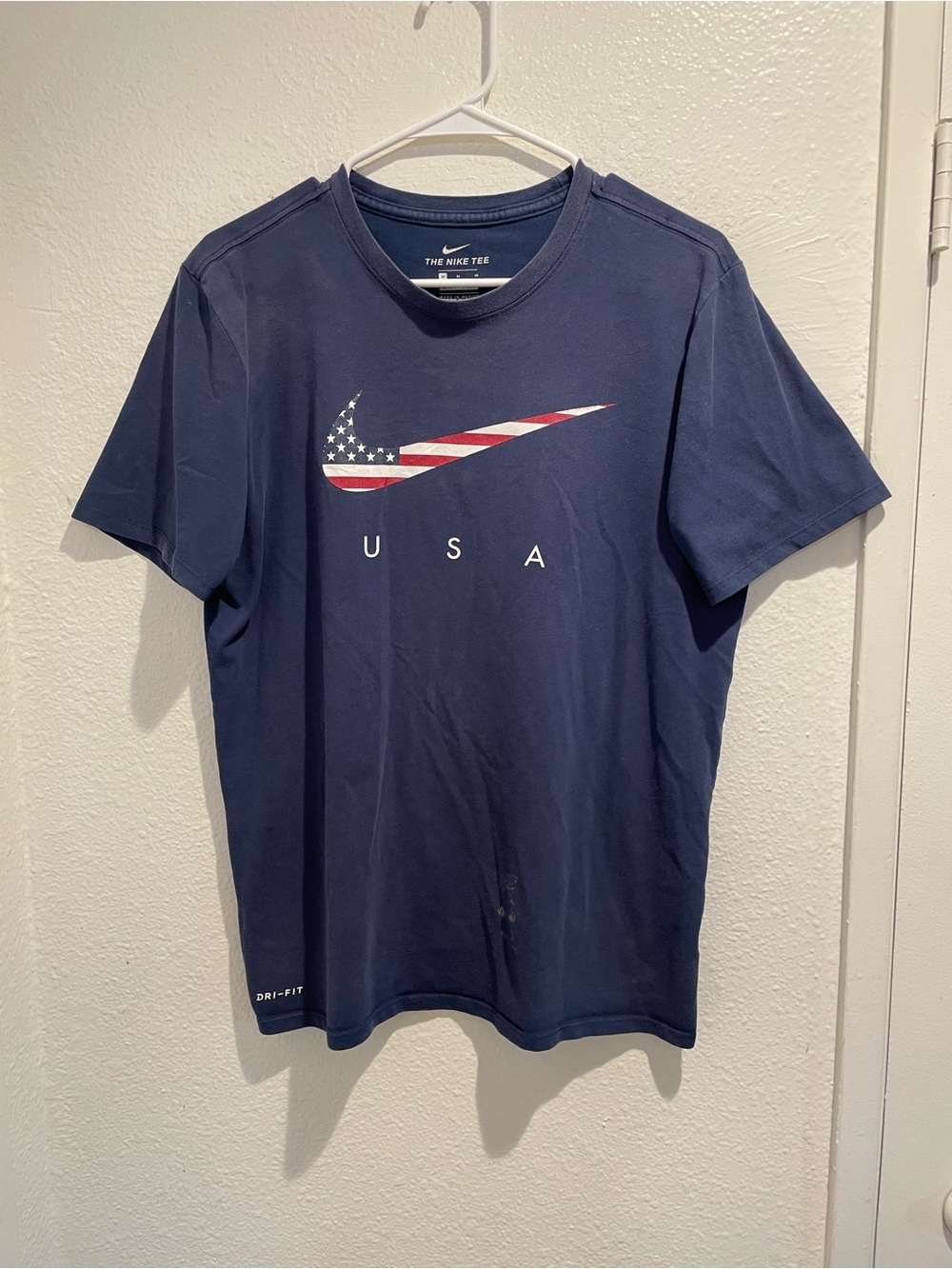 Nike Mens Dri-Fit USA Swoosh American Flag Graphic Tee T-Shirt Navy Blue Medium